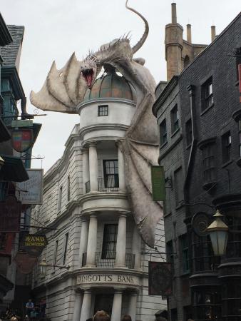 Gringotts.jpg.909c112d94662b562cabb8d249aeb032.jpg